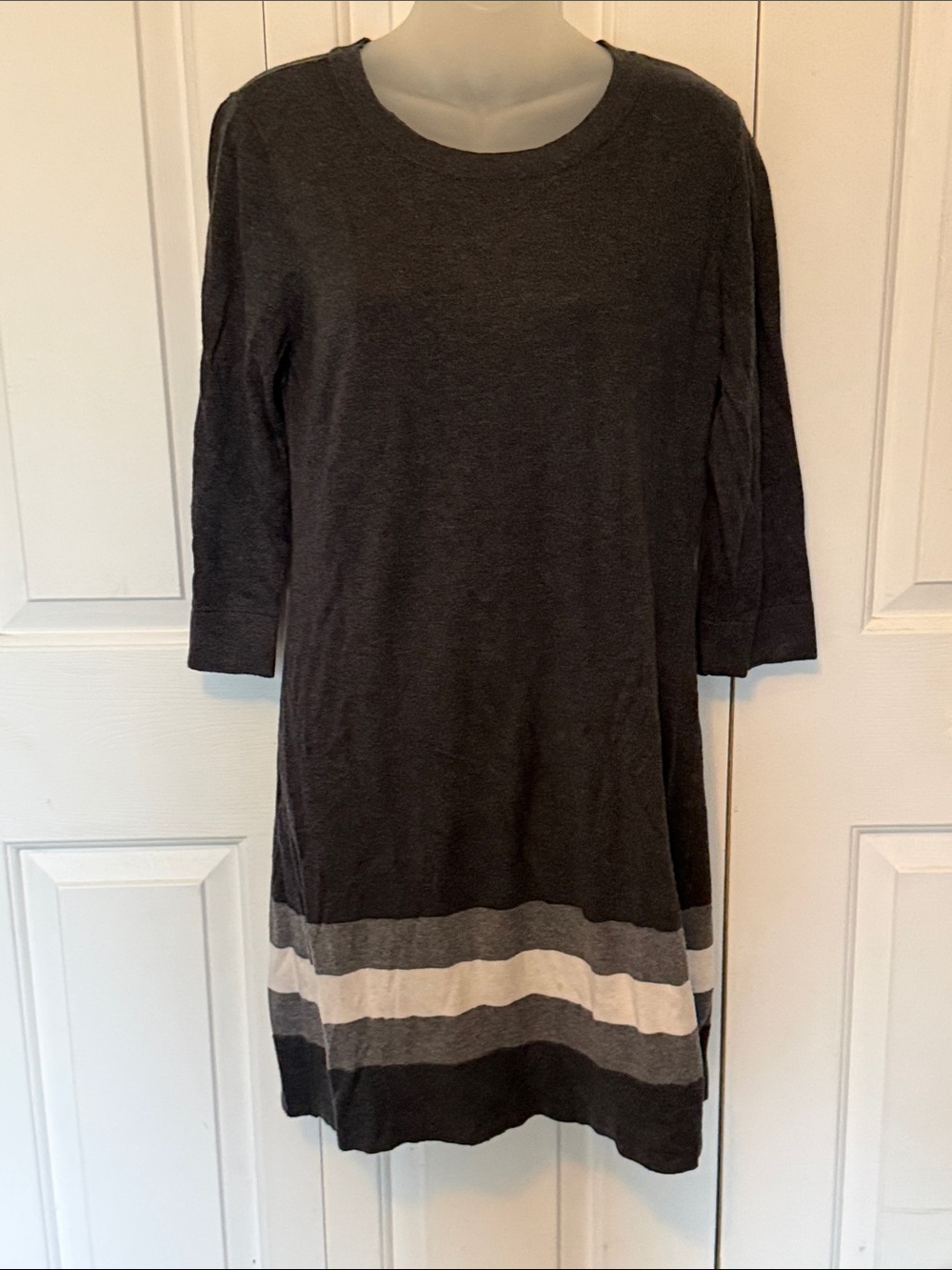Banana Republic Sz L Charcoal Knit Long Sleeve Dress with Stripe Hem B1313